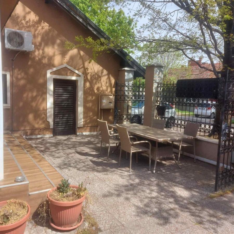 Guest House Maja Novi Sad Esterno foto