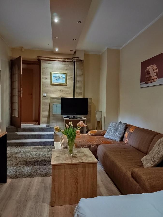 Guest House Maja Novi Sad Esterno foto