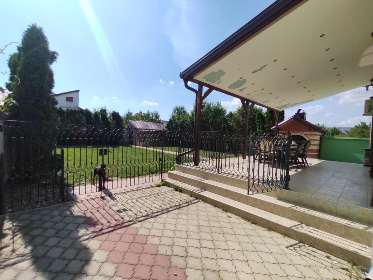 Guest House Maja Novi Sad Esterno foto