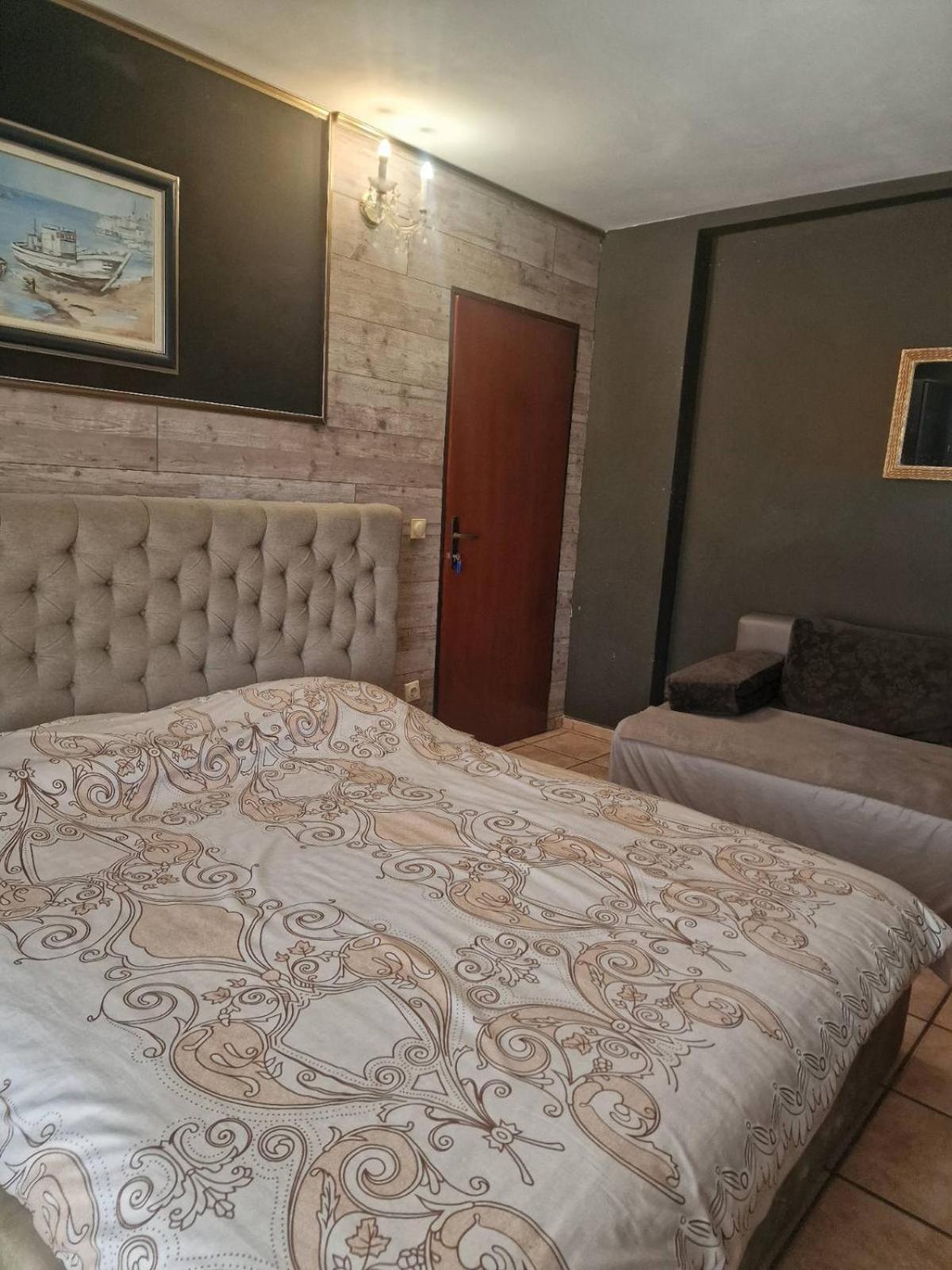 Guest House Maja Novi Sad Esterno foto