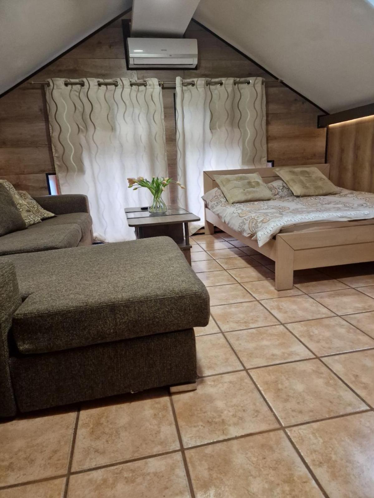 Guest House Maja Novi Sad Esterno foto