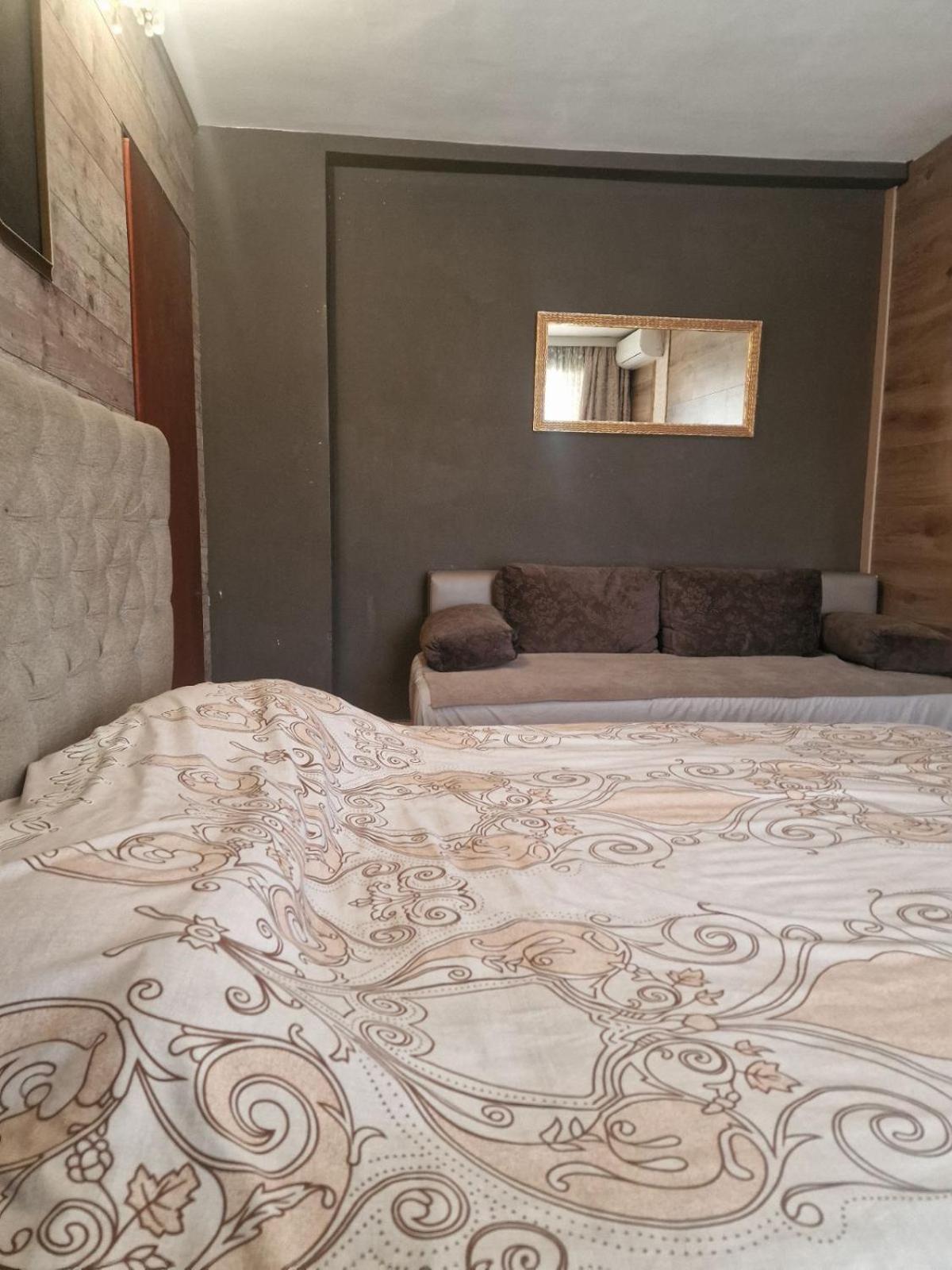 Guest House Maja Novi Sad Esterno foto