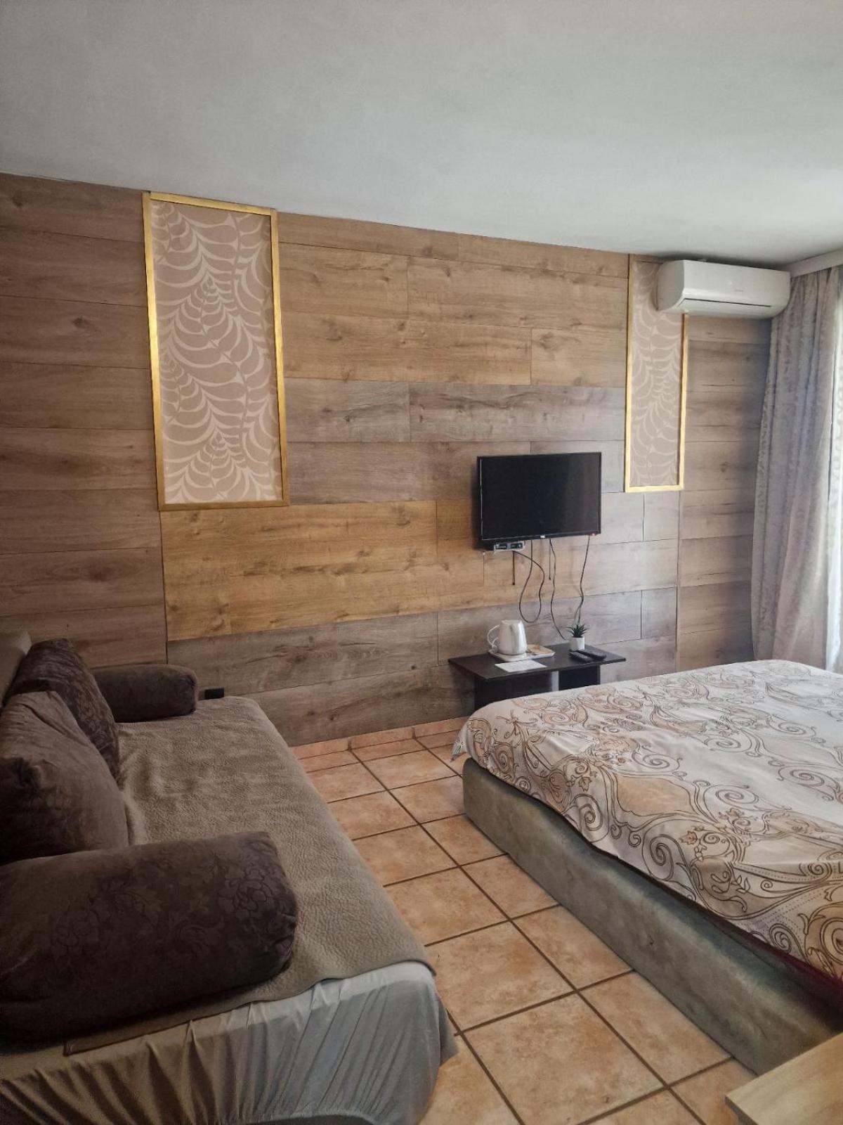 Guest House Maja Novi Sad Esterno foto