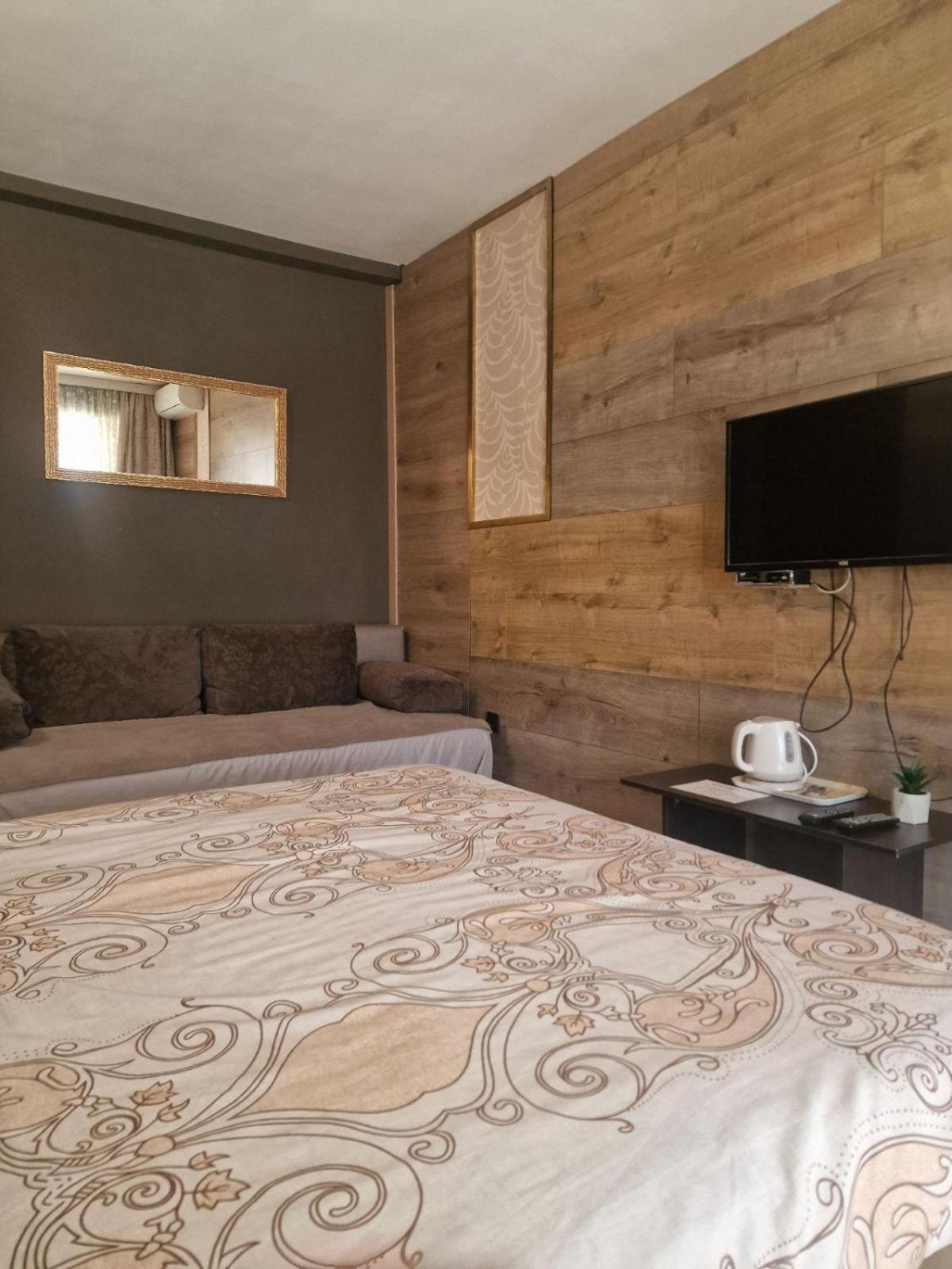 Guest House Maja Novi Sad Esterno foto