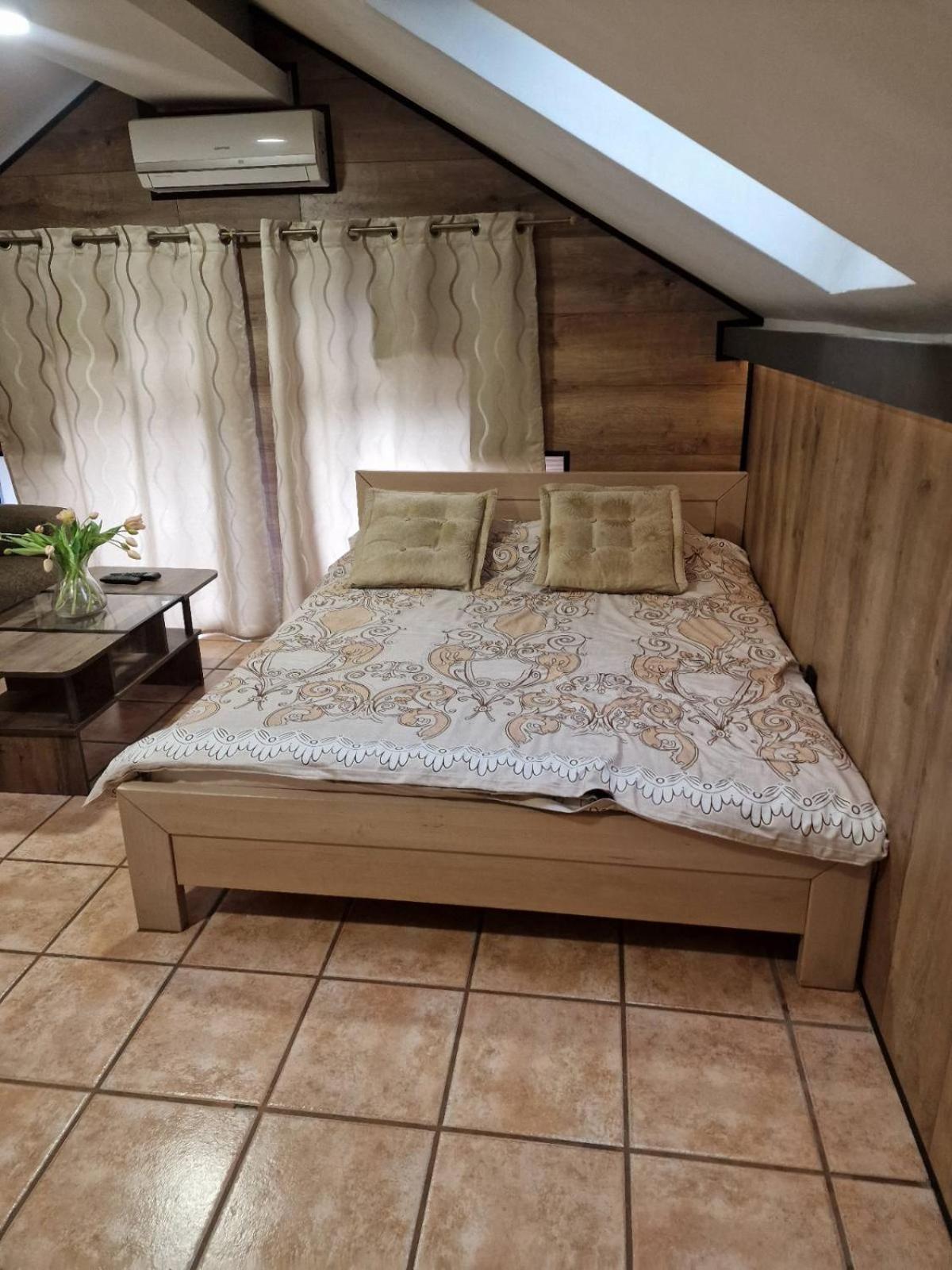 Guest House Maja Novi Sad Esterno foto