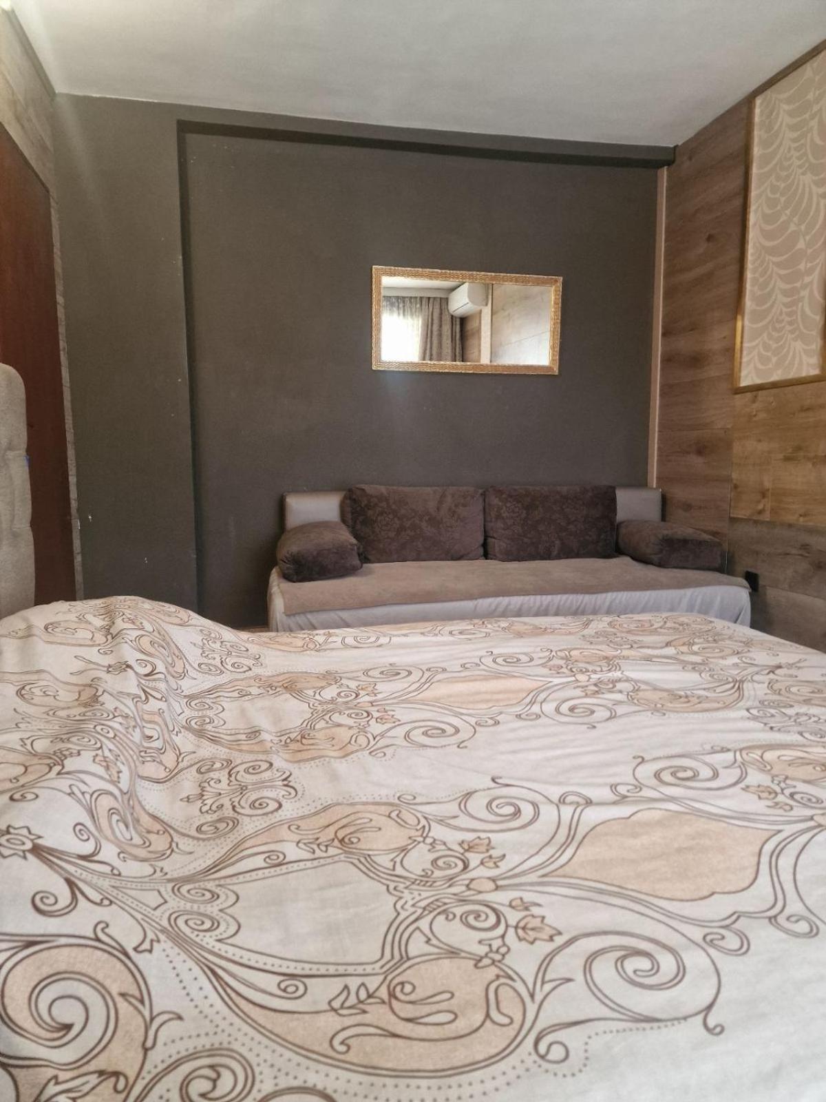 Guest House Maja Novi Sad Esterno foto