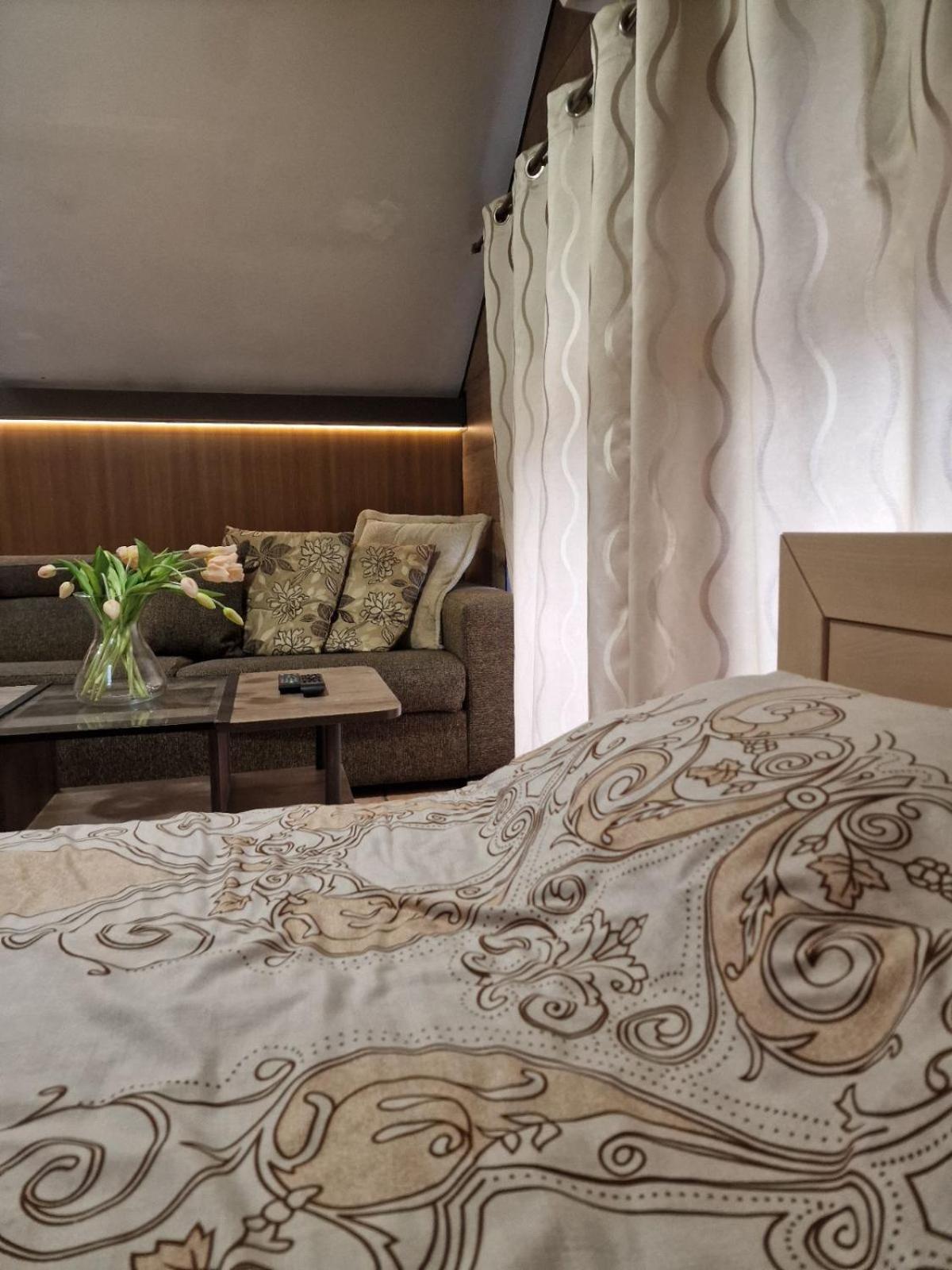 Guest House Maja Novi Sad Esterno foto