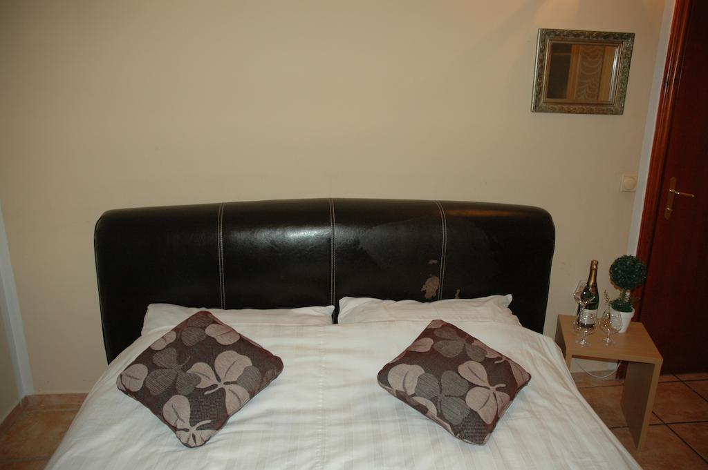 Guest House Maja Novi Sad Esterno foto