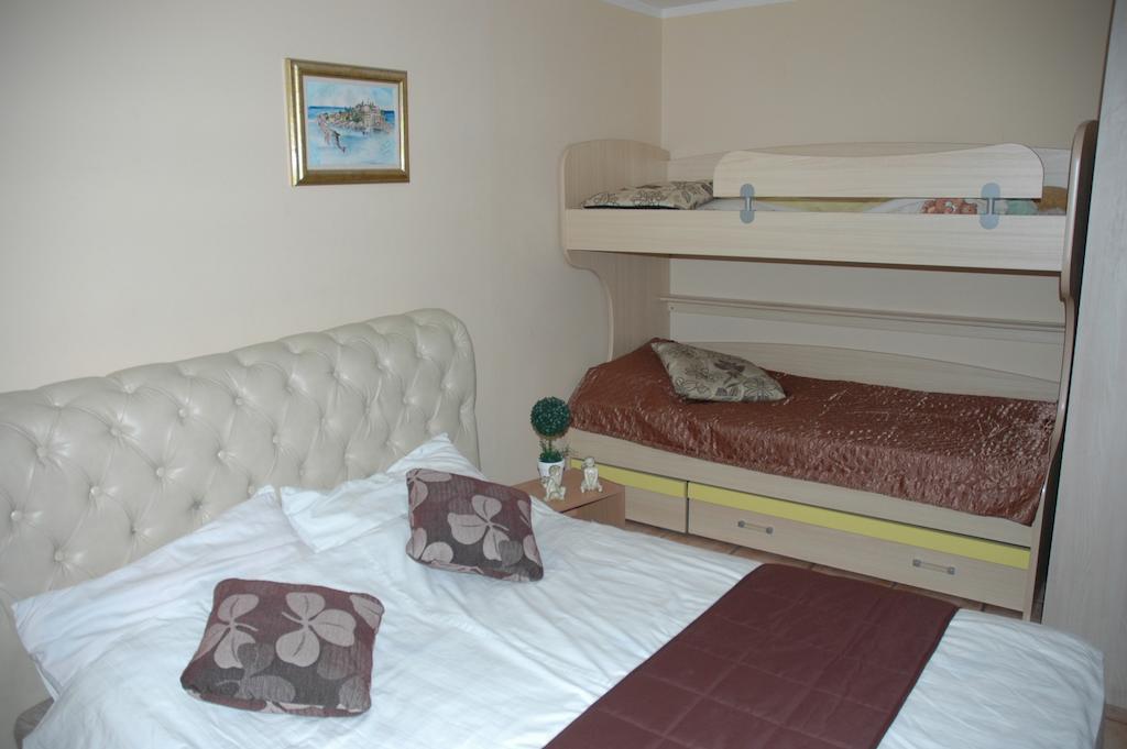 Guest House Maja Novi Sad Esterno foto