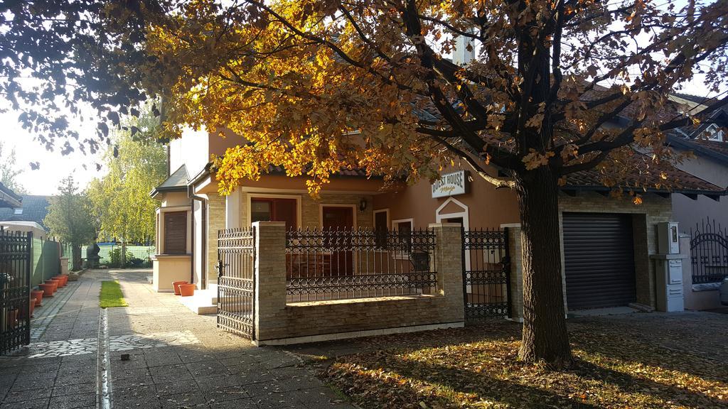 Guest House Maja Novi Sad Esterno foto