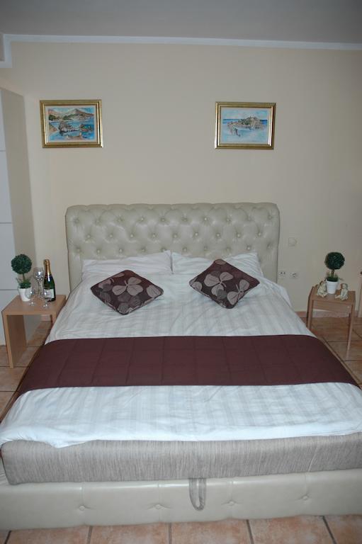 Guest House Maja Novi Sad Esterno foto