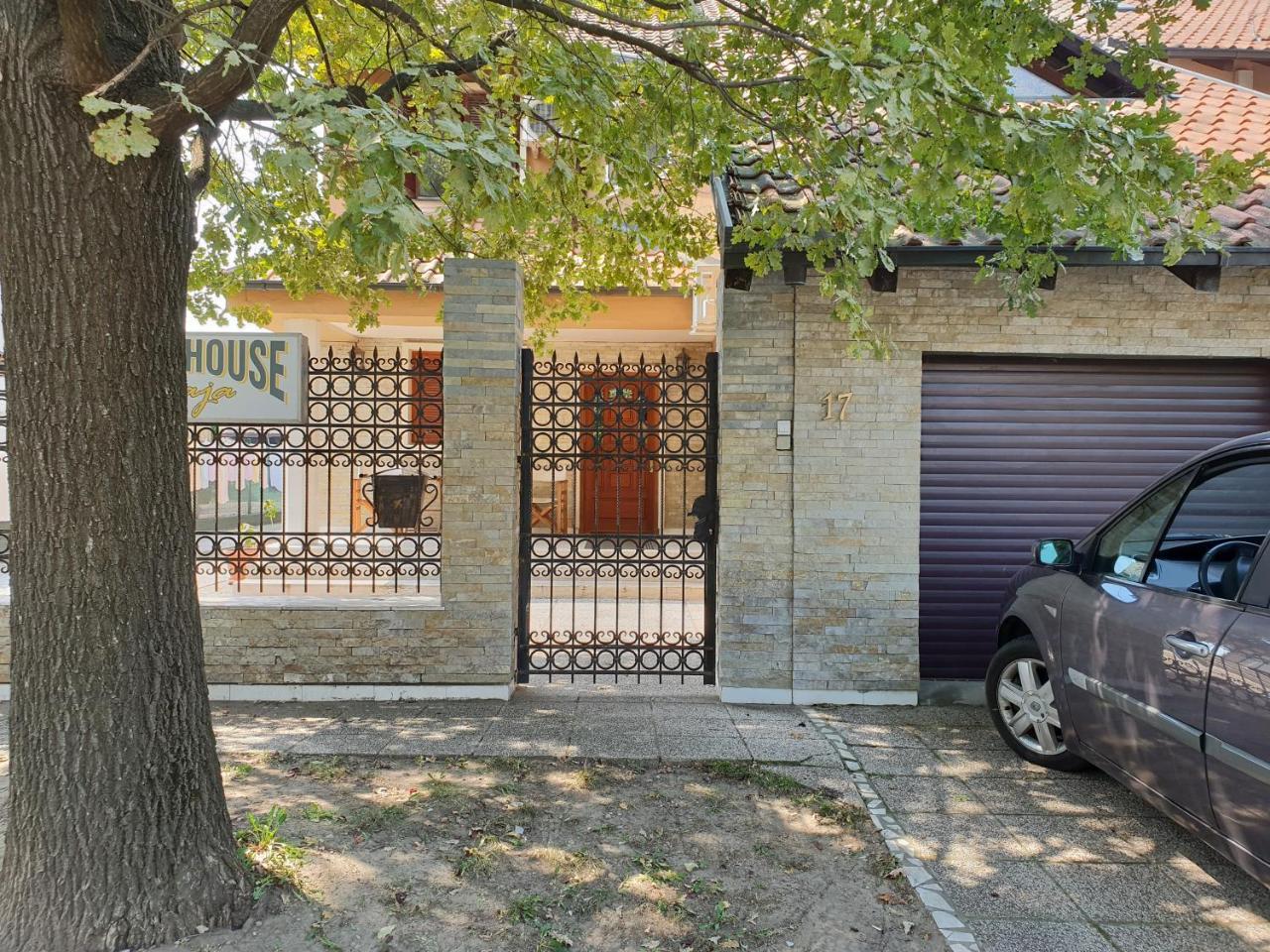 Guest House Maja Novi Sad Esterno foto