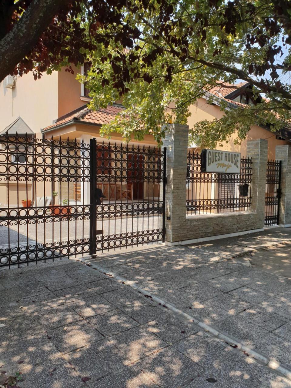 Guest House Maja Novi Sad Esterno foto